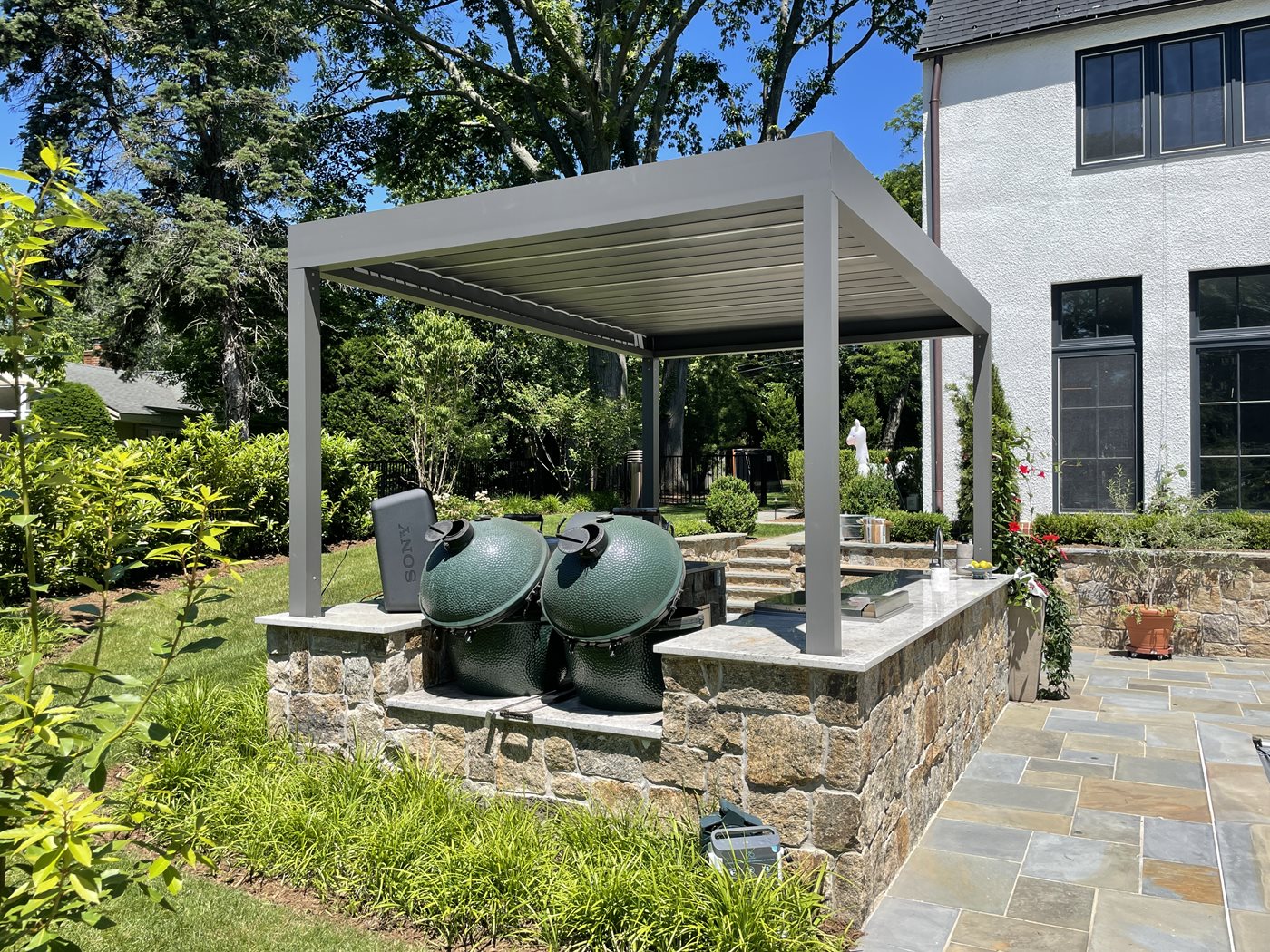 Alba-with-Short-Pillars-Mounted-Over-Outdoor-Kitchen-Area-by-New-Haven-Awning-(2).JPG